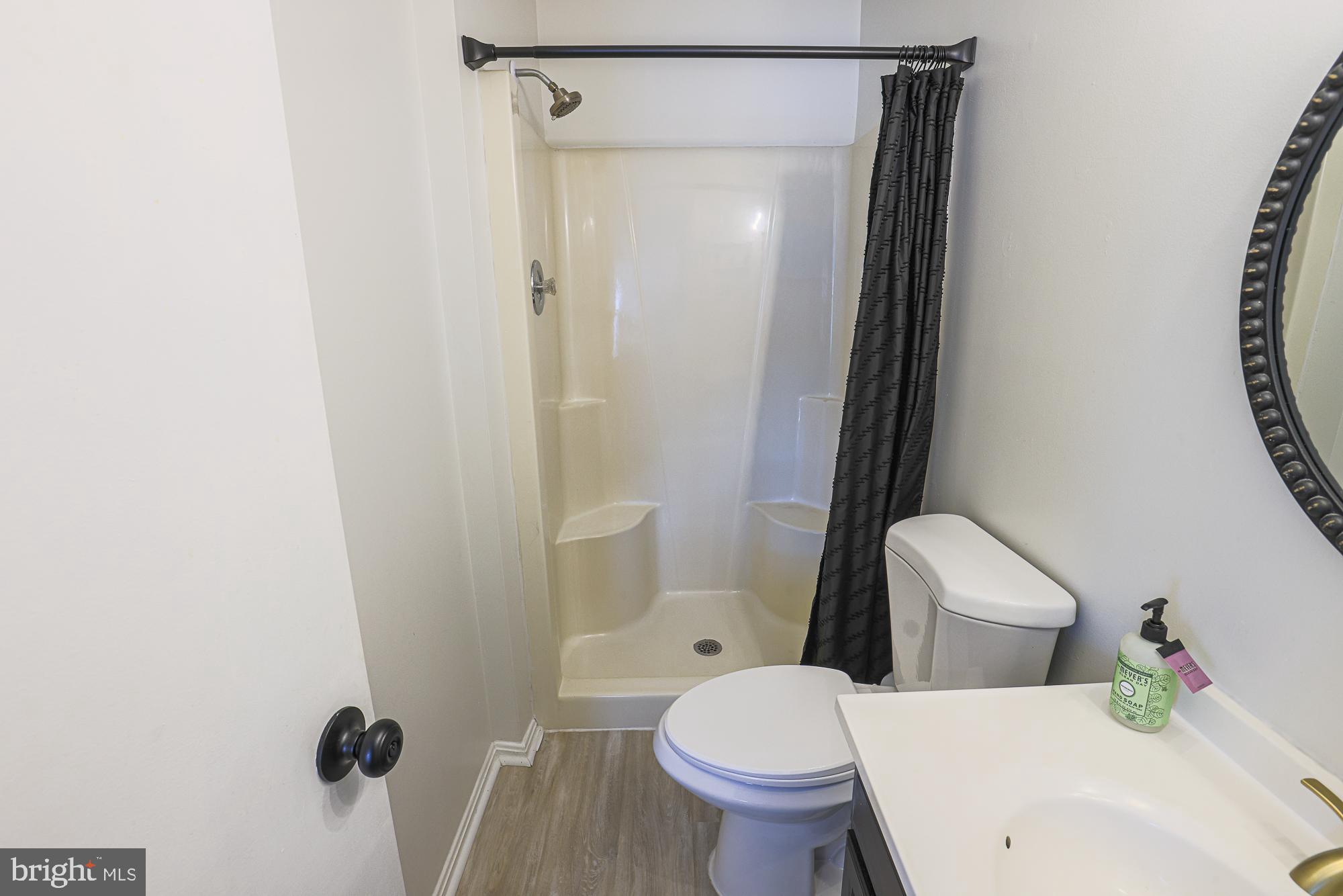 CONSTANT FRIENDSHIP - Residential