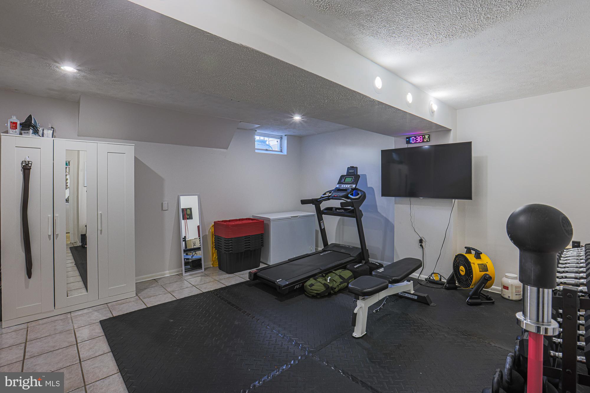 CONSTANT FRIENDSHIP - Residential