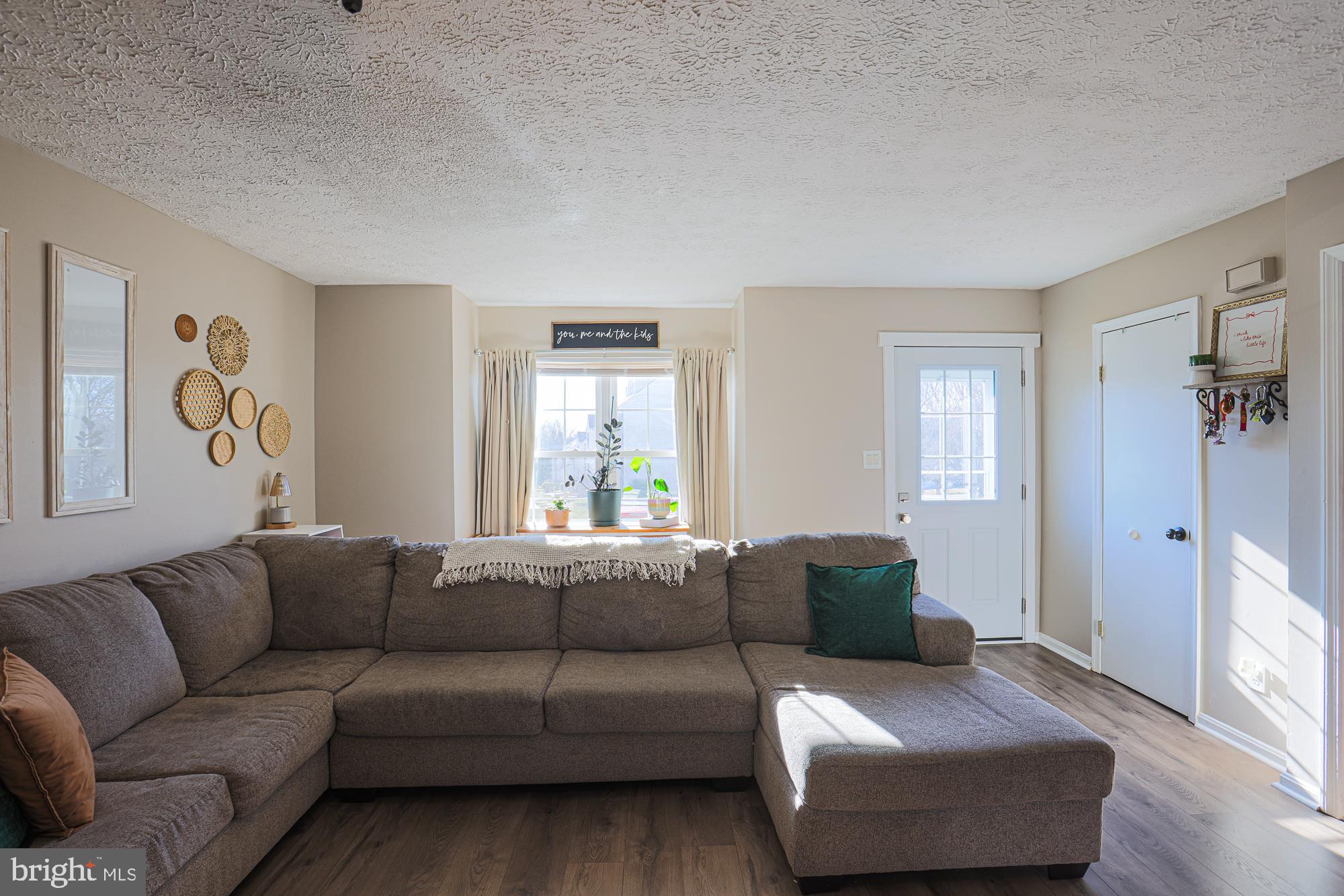 CONSTANT FRIENDSHIP - Residential