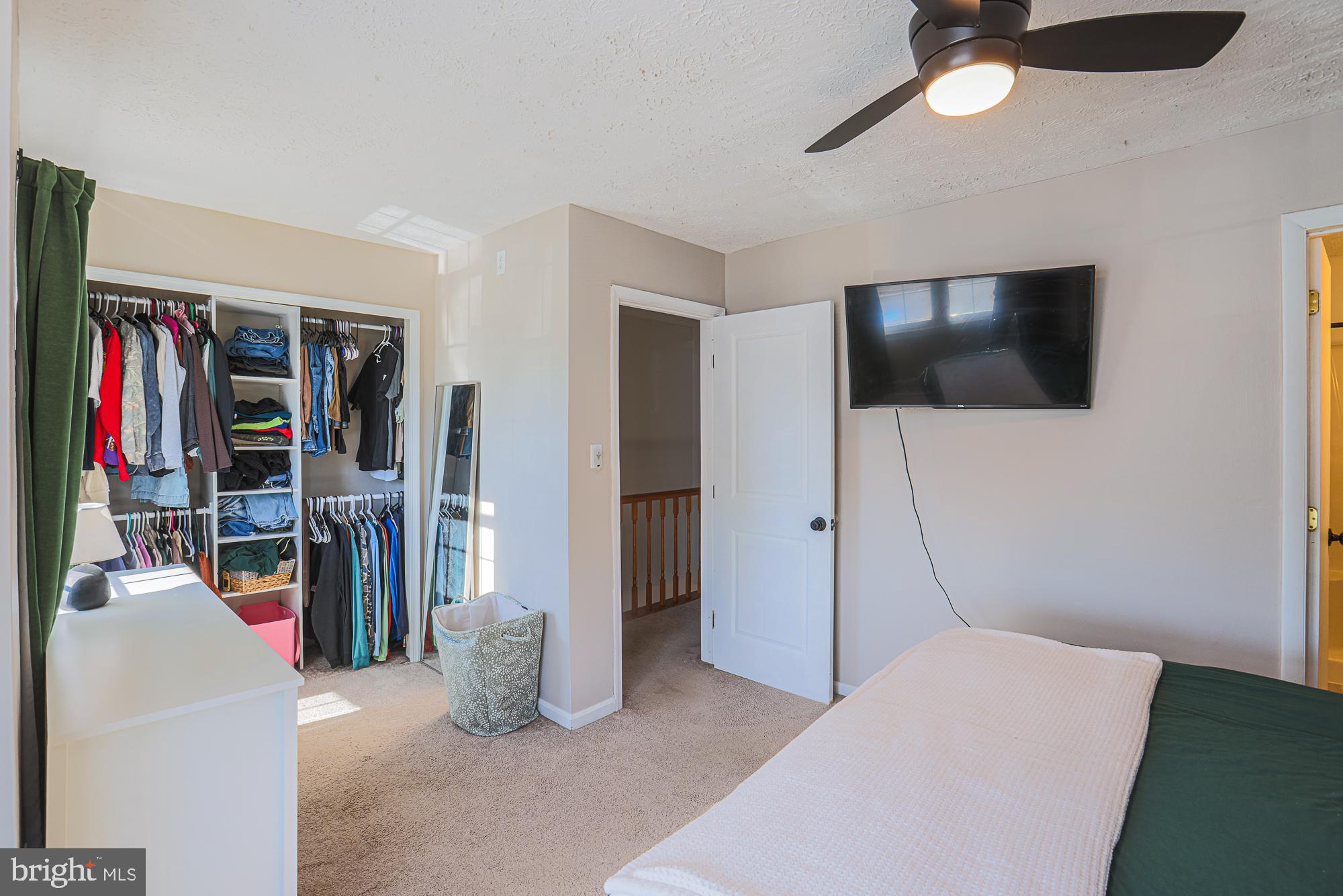 CONSTANT FRIENDSHIP - Residential