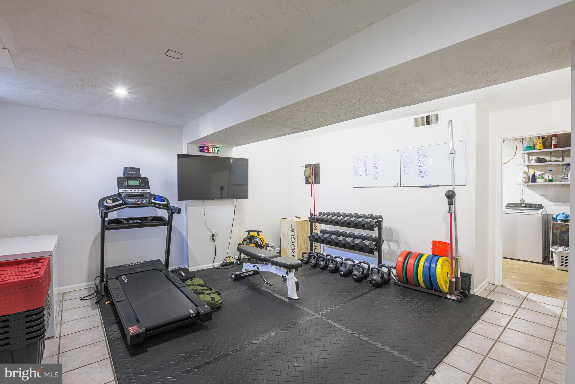 CONSTANT FRIENDSHIP - Residential