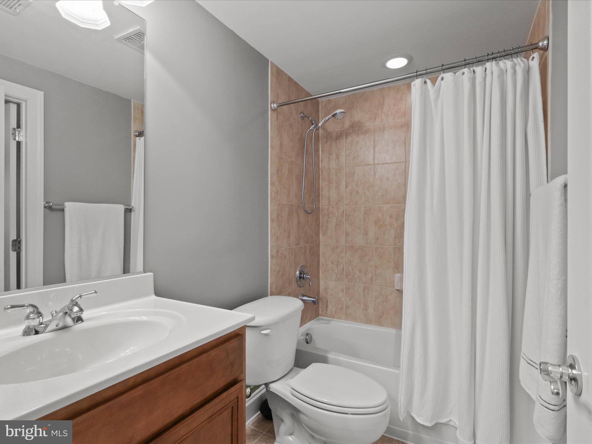 LAUREL HILL - Residential