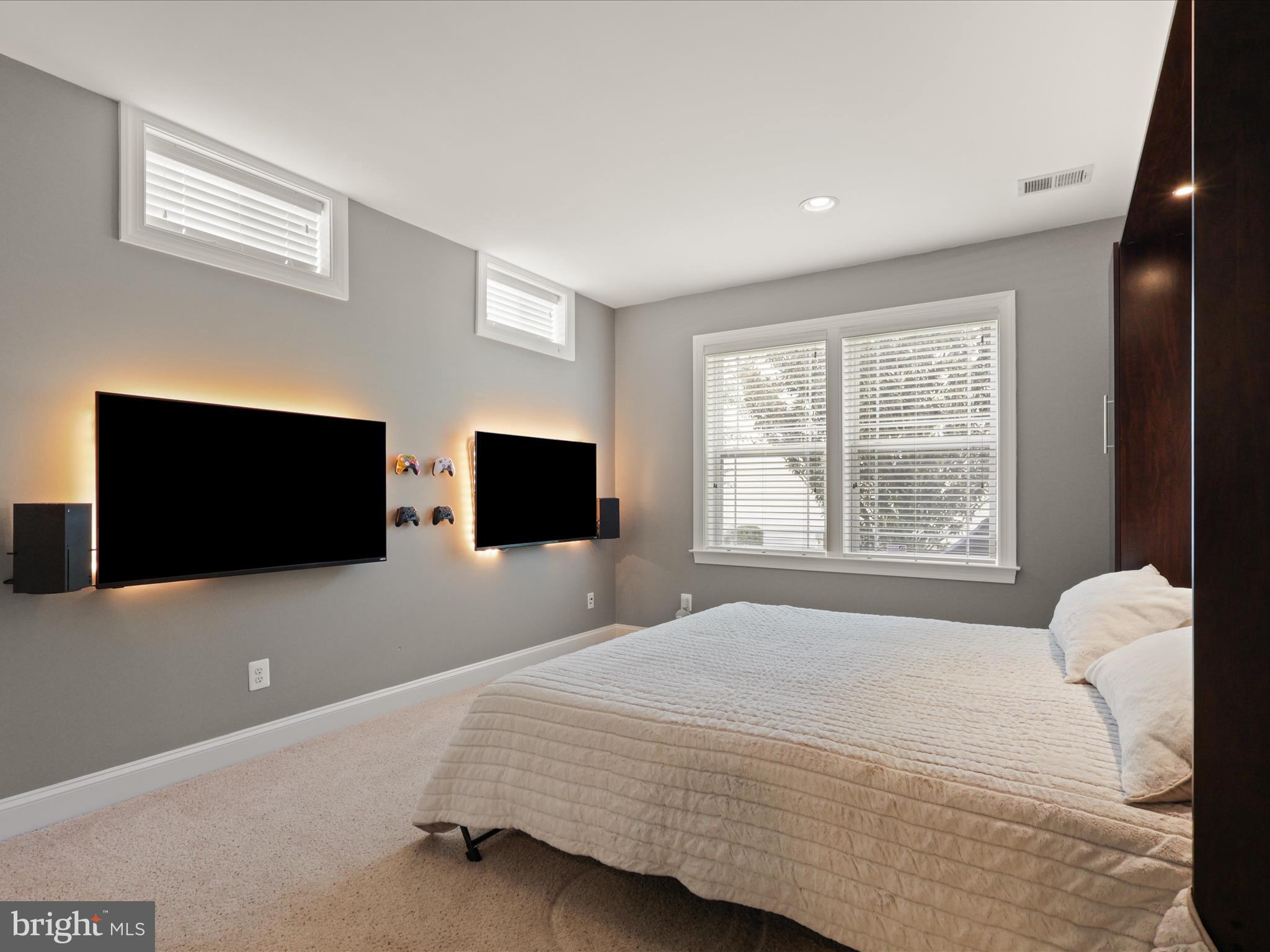 LAUREL HILL - Residential