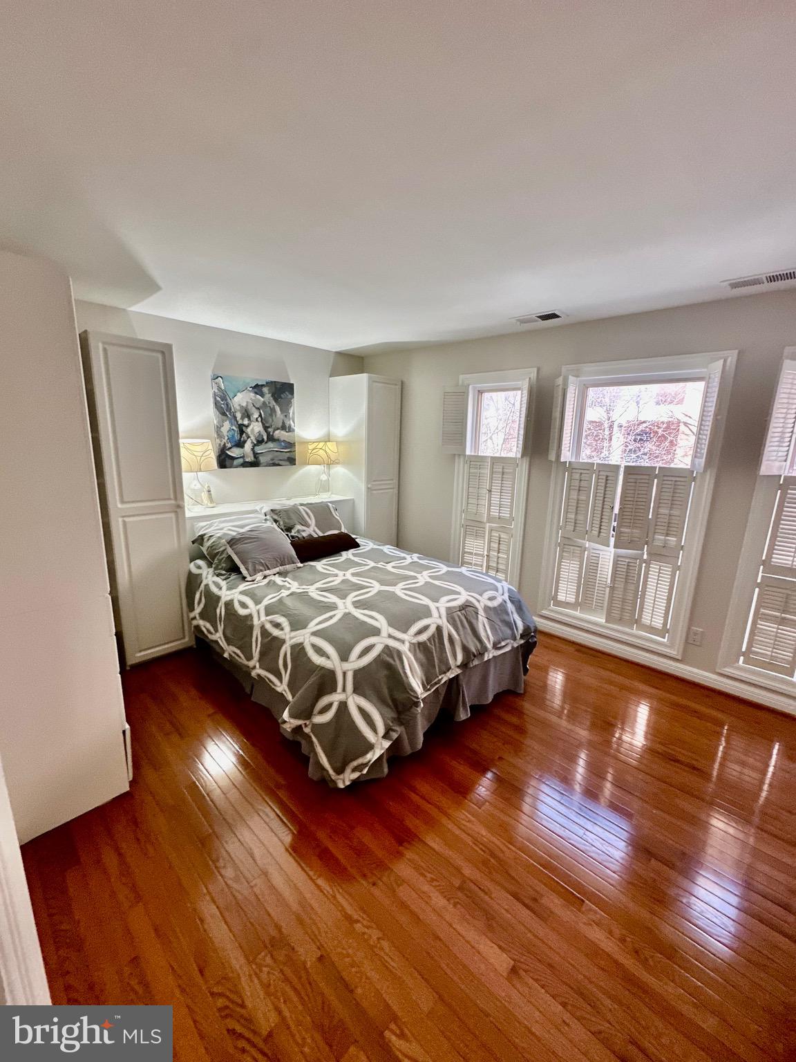 ONE BETHESDA CTR - Residential