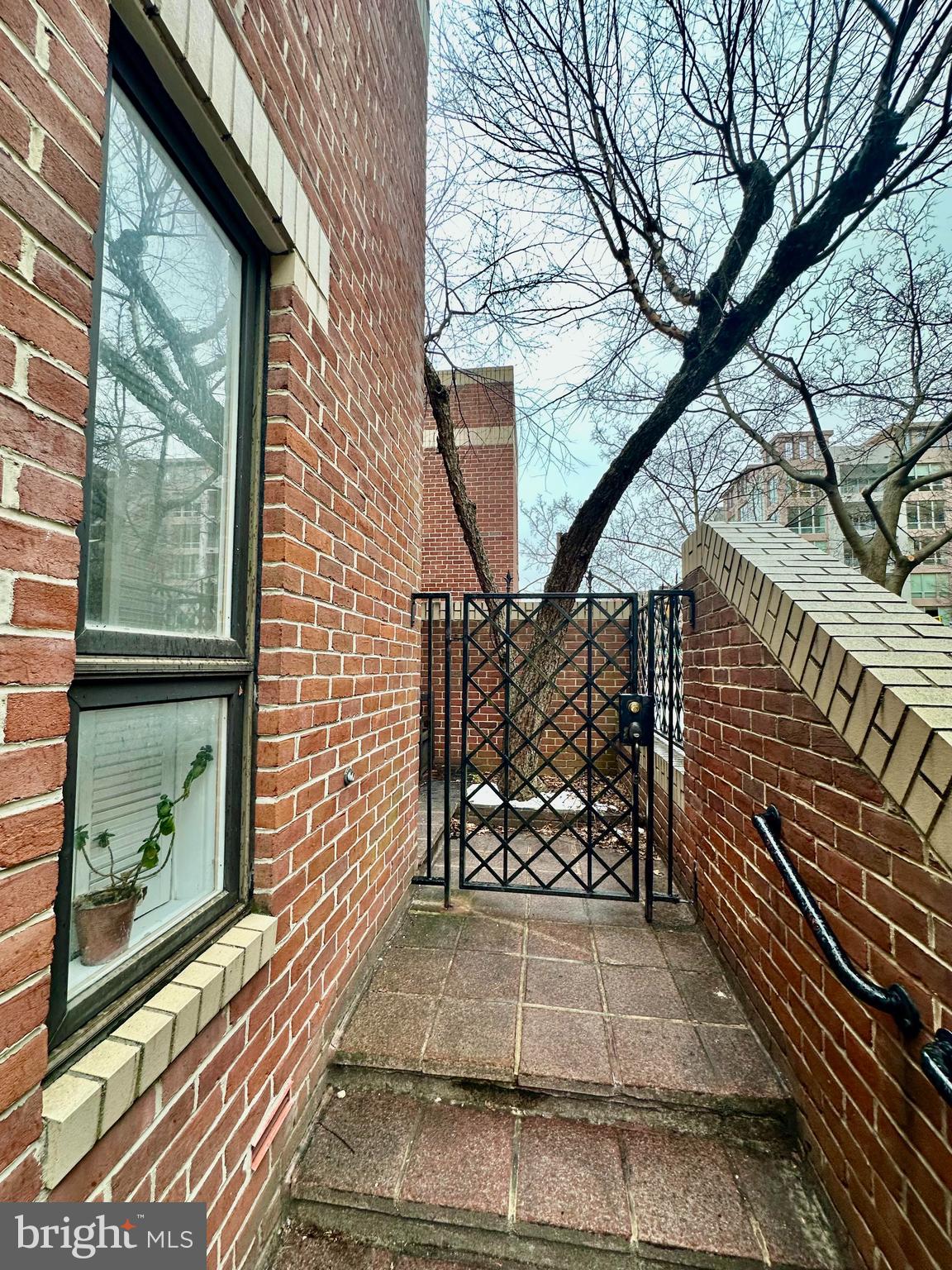 4820 HAMPDEN LANE R-5