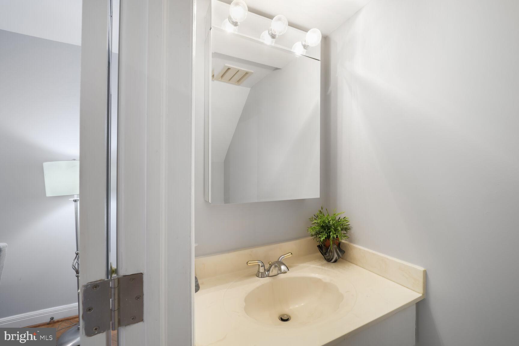 ONE BETHESDA CTR - Residential