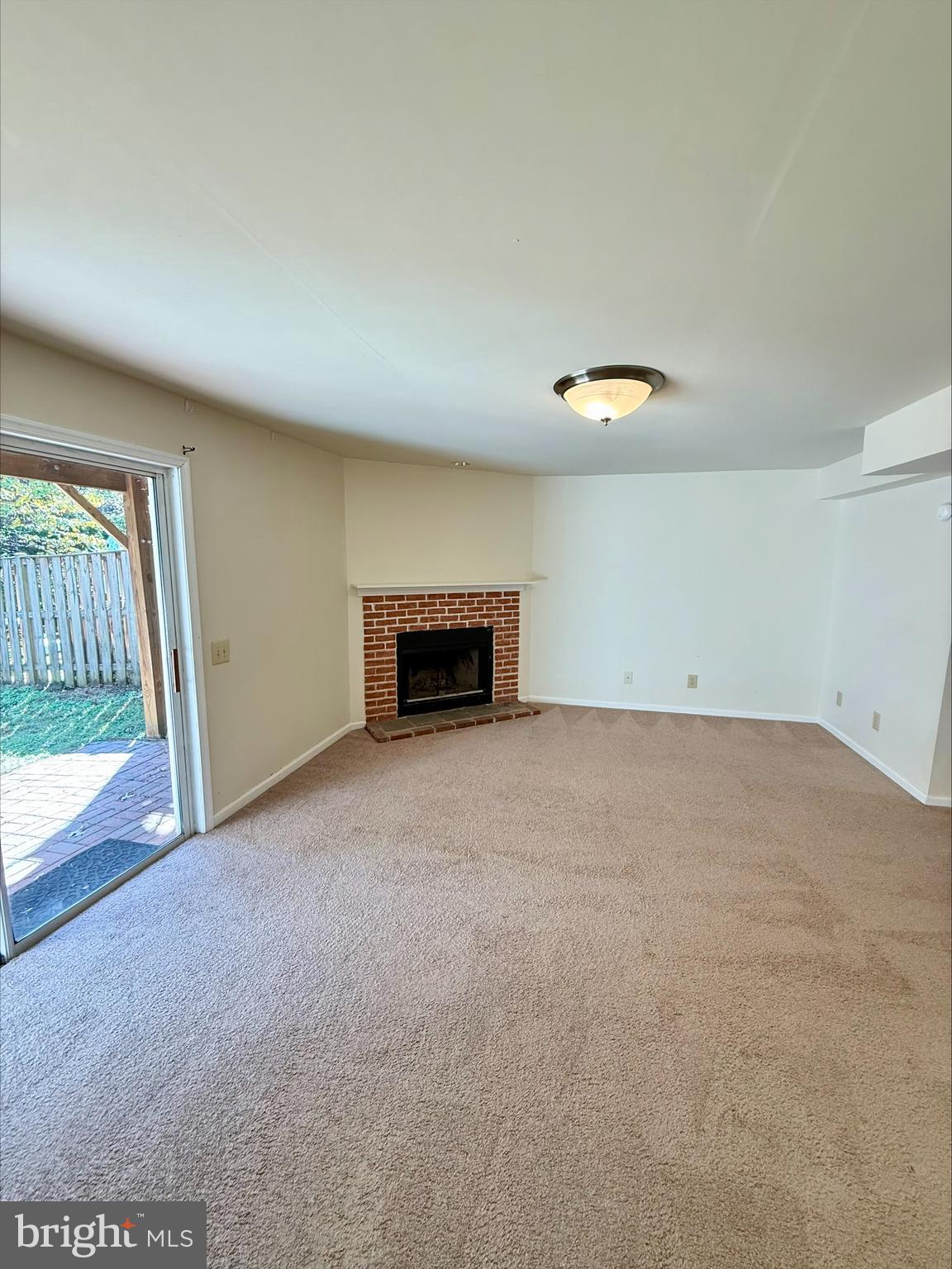 SPRING KNOLL - Residential Lease