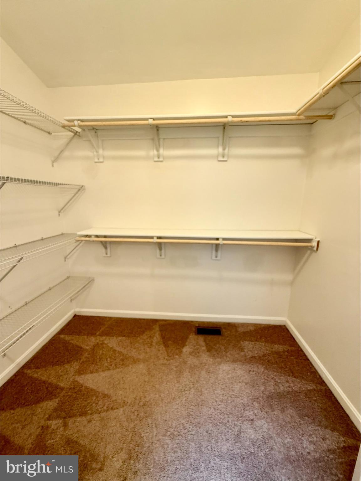 SPRING KNOLL - Residential Lease