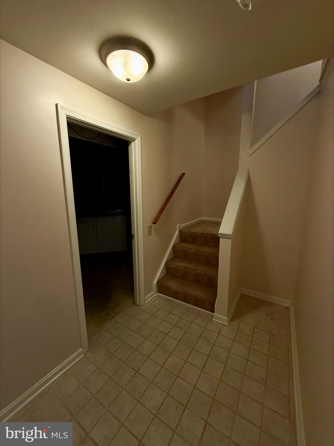 SPRING KNOLL - Residential Lease