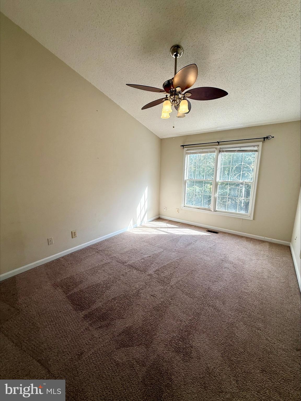 SPRING KNOLL - Residential Lease