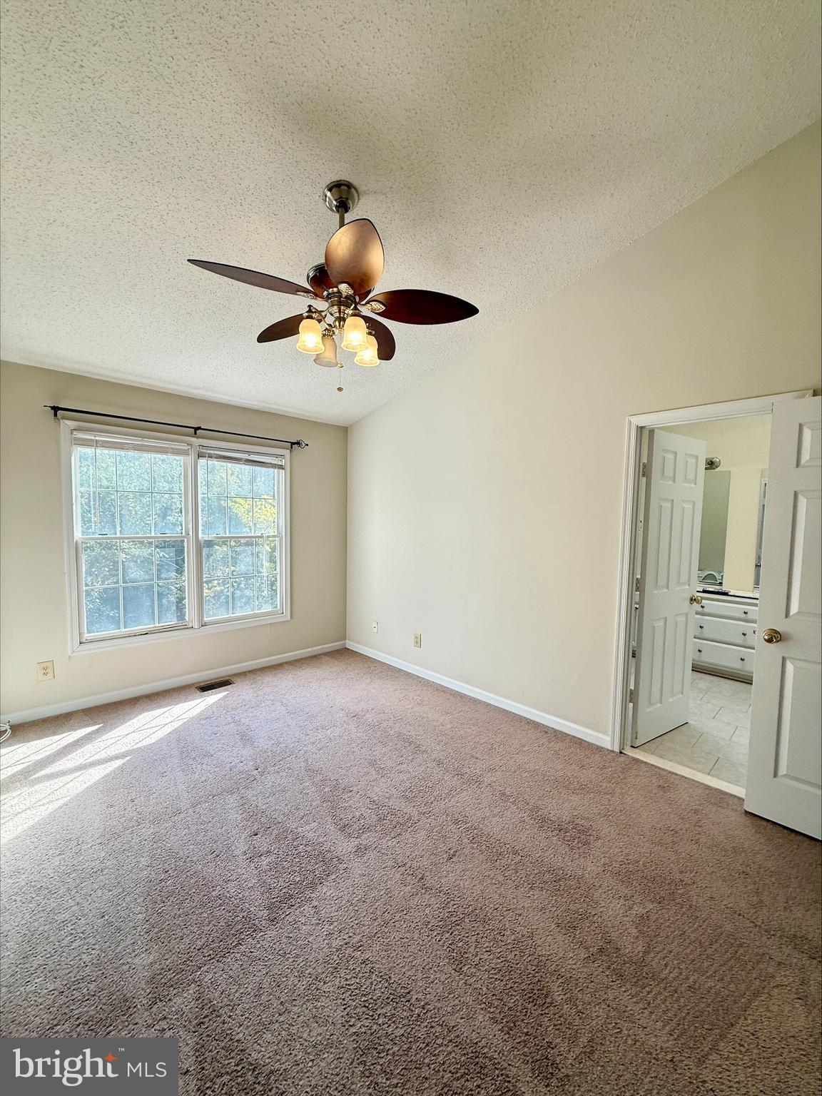 SPRING KNOLL - Residential Lease