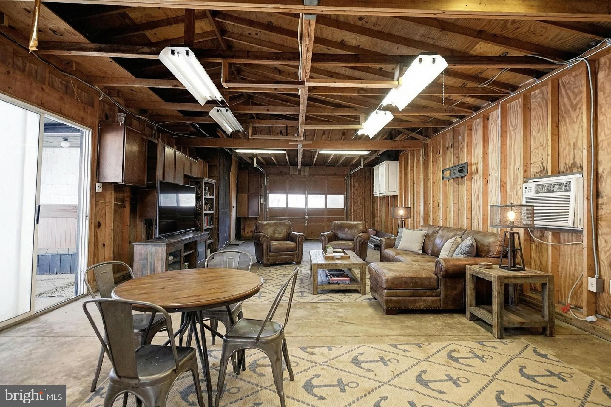 CHARLES MANOR - Residential