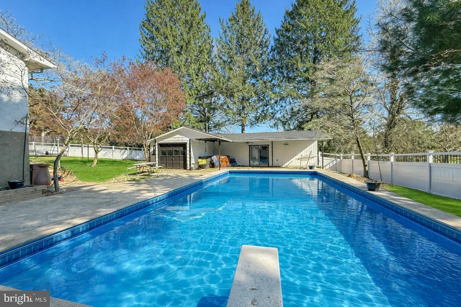 CHARLES MANOR - Residential