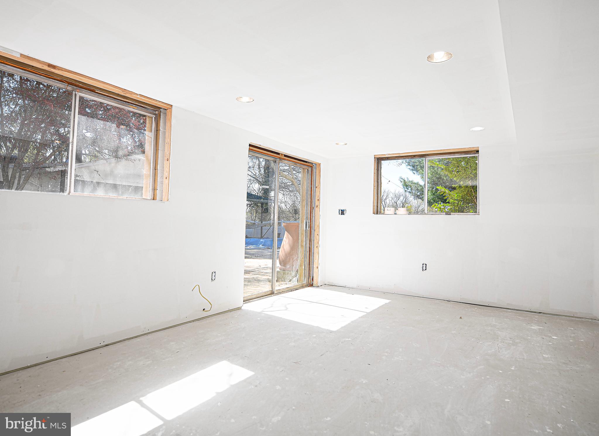 CHARLES MANOR - Residential