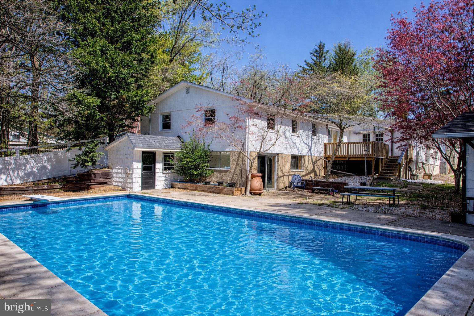 CHARLES MANOR - Residential