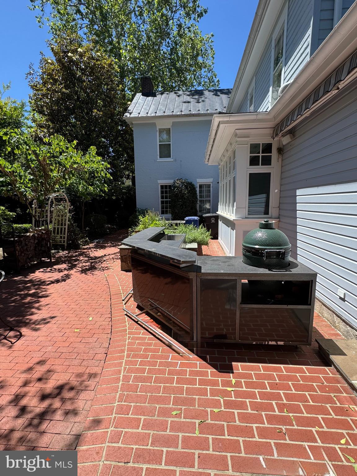 COLONIAL SQUARE - Residential