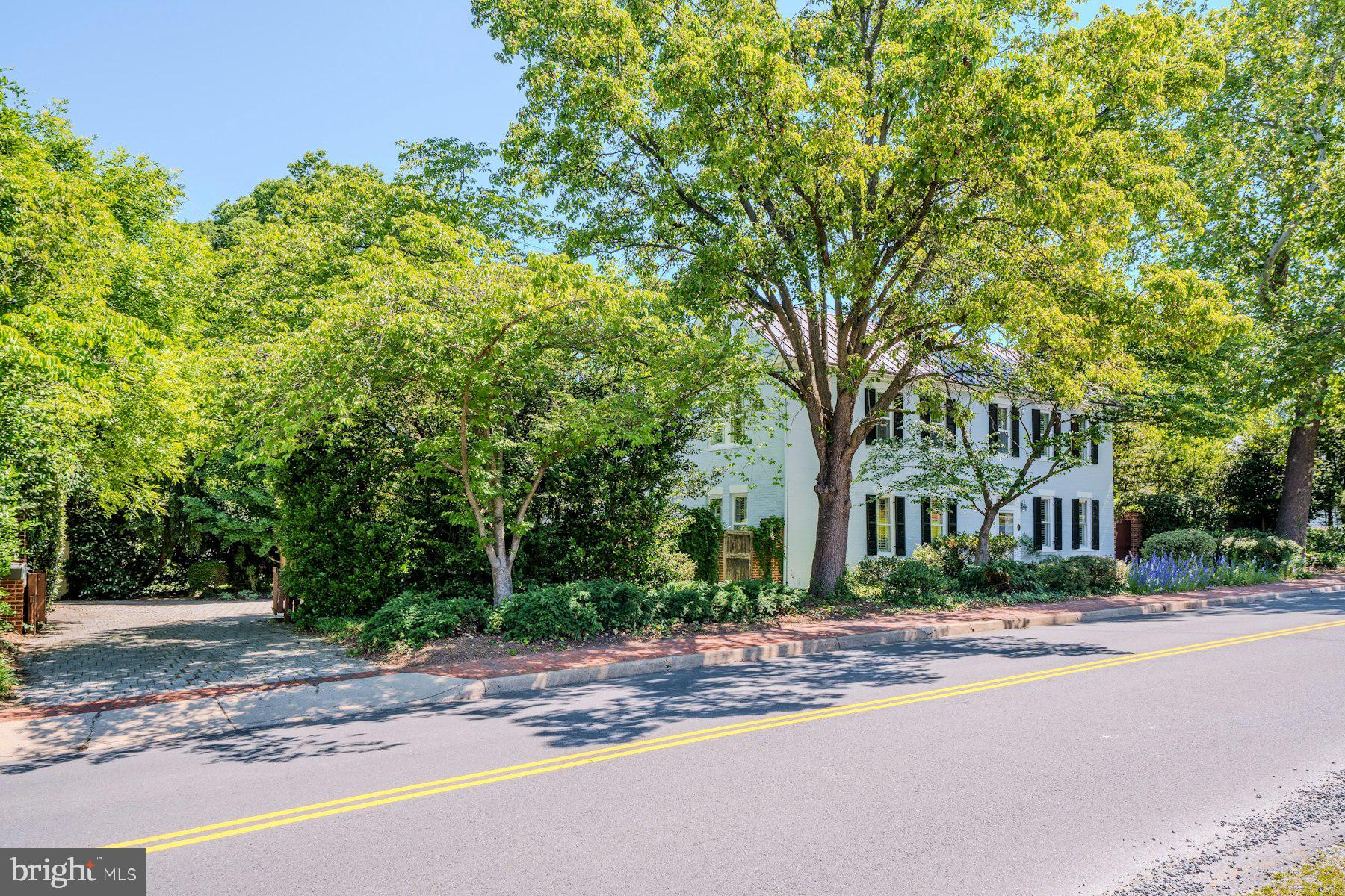 208 EDWARDS FERRY ROAD NE