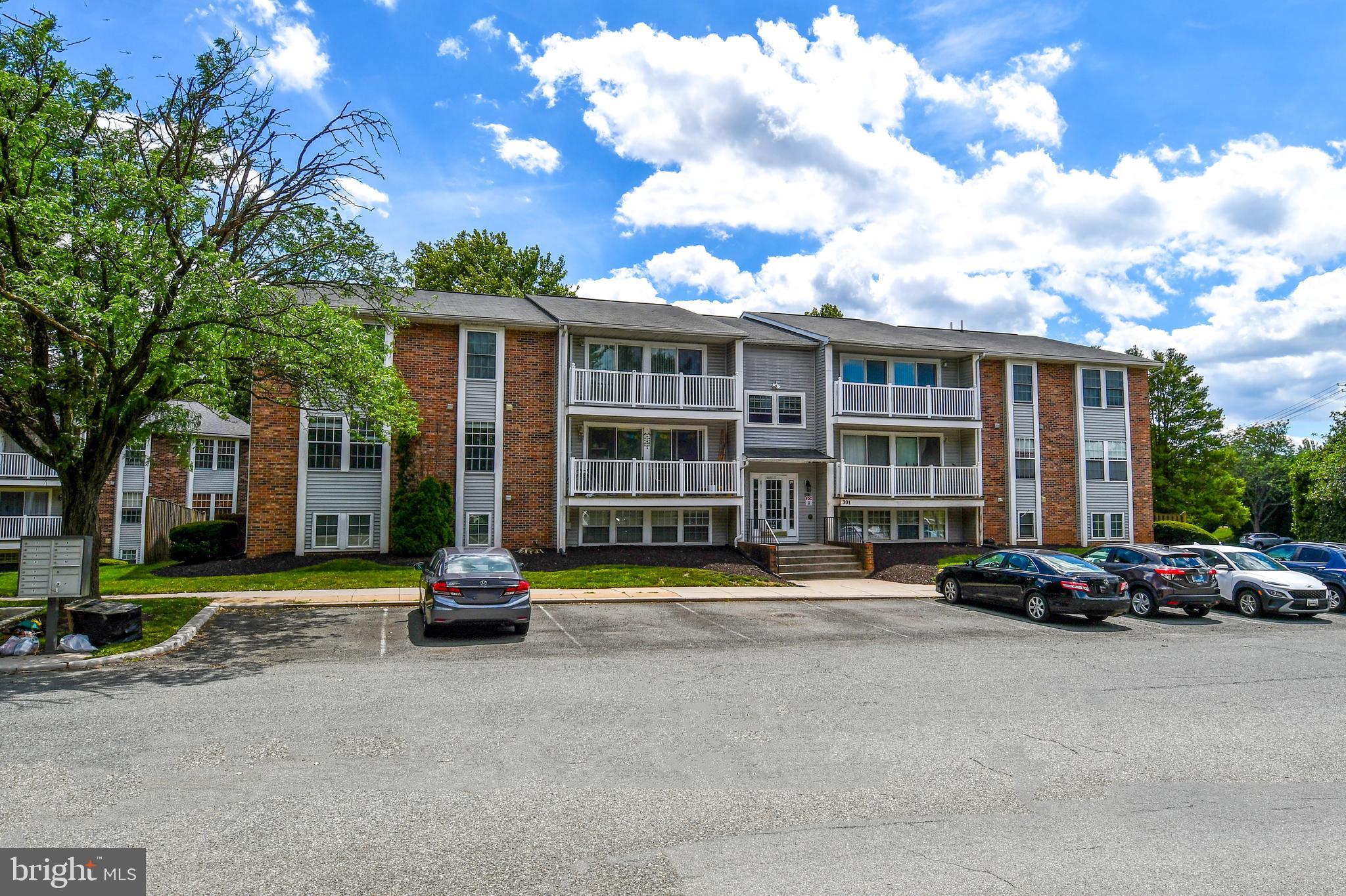 301 PALMSPRING DRIVE 2-4