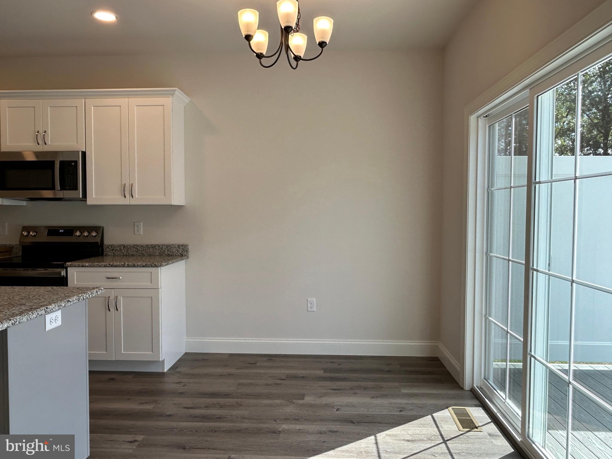 WOODLAND HILLS - Residential