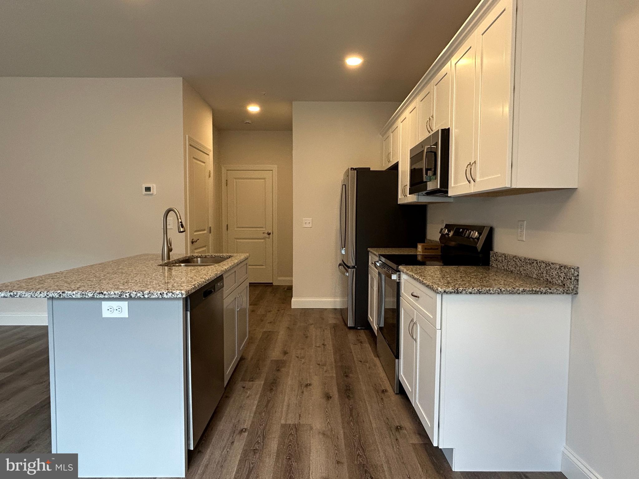 WOODLAND HILLS - Residential