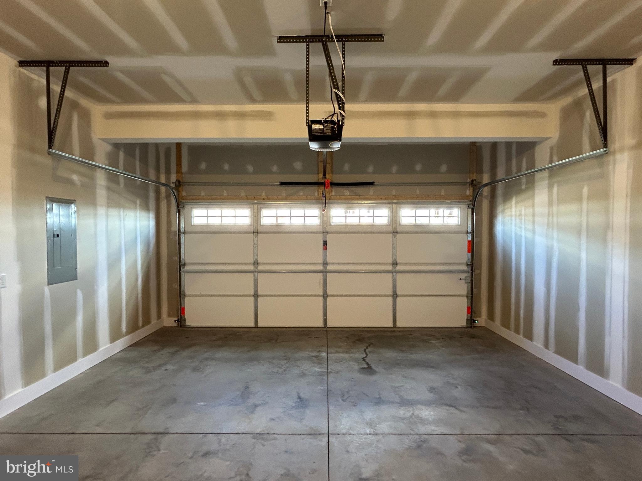 WOODLAND HILLS - Residential