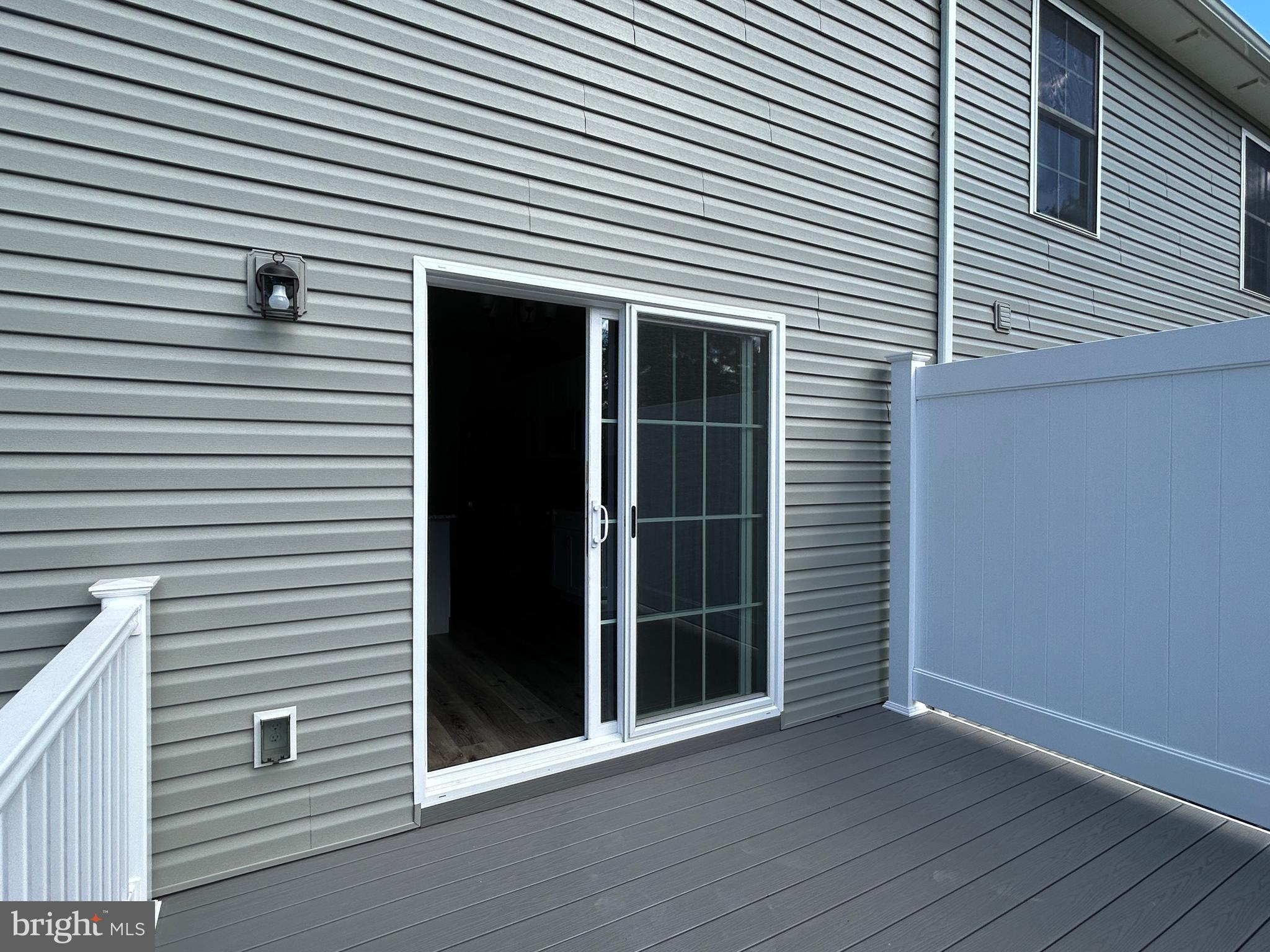 WOODLAND HILLS - Residential