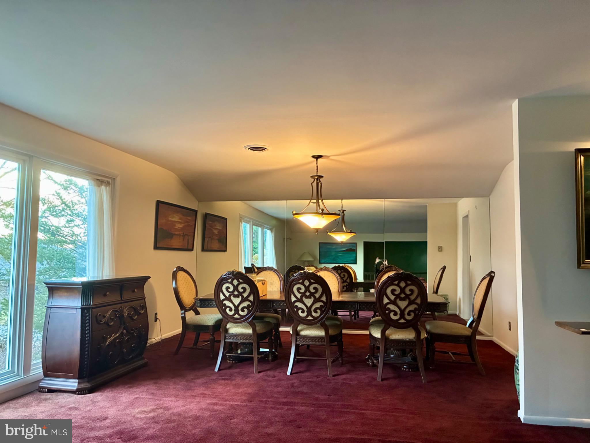 COUNTRY DOWNS - Residential