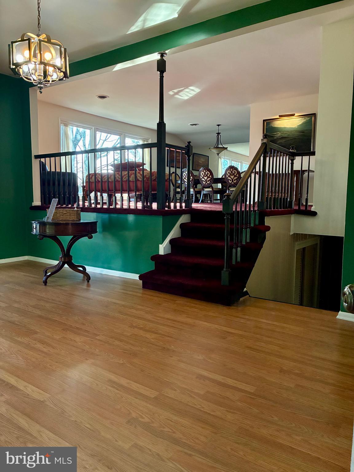 COUNTRY DOWNS - Residential