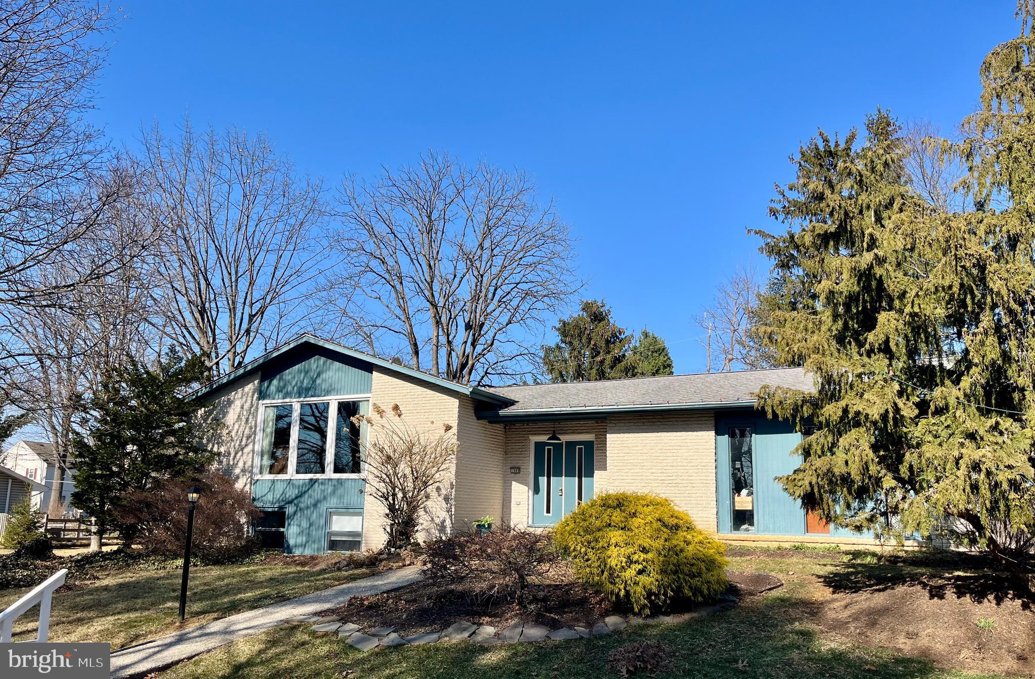 COUNTRY DOWNS - Residential