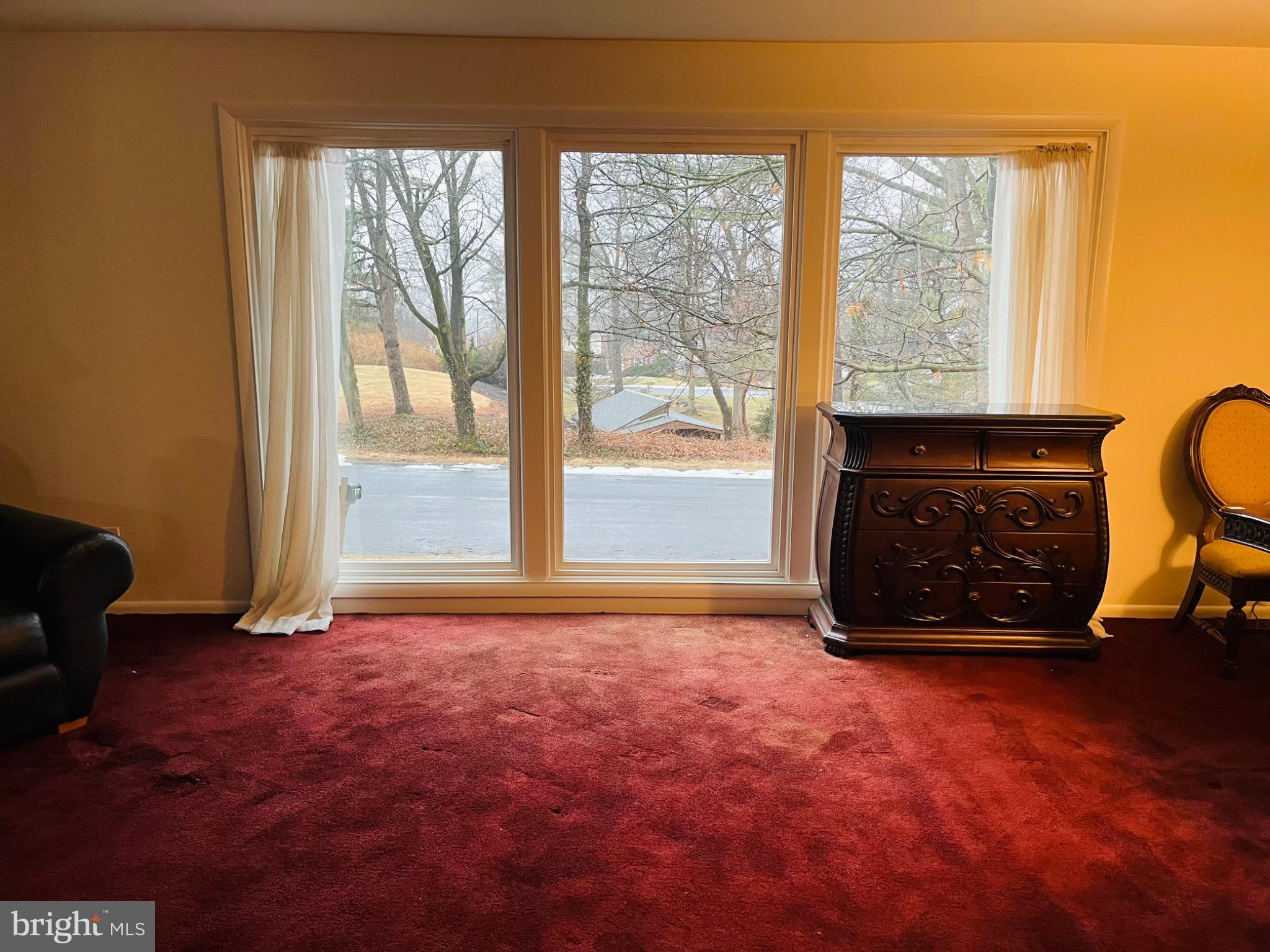 COUNTRY DOWNS - Residential