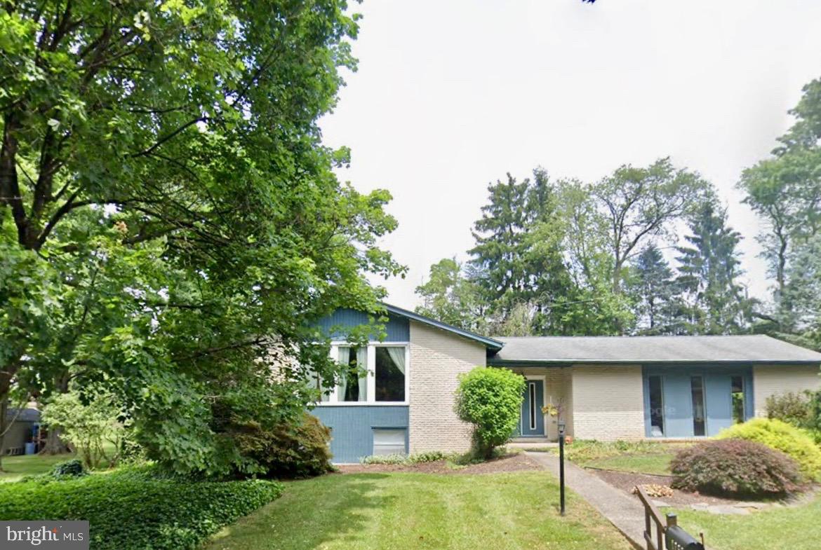 COUNTRY DOWNS - Residential