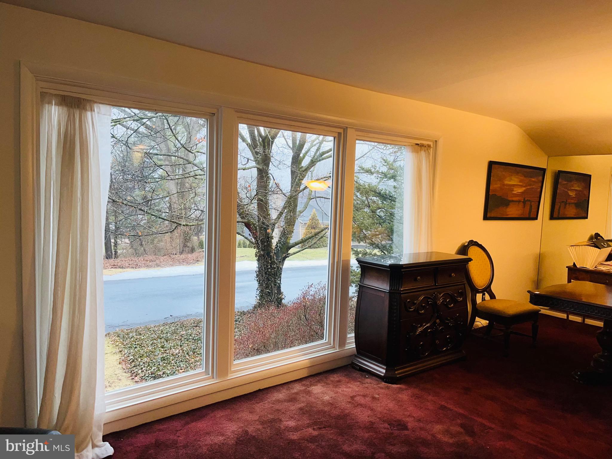 COUNTRY DOWNS - Residential