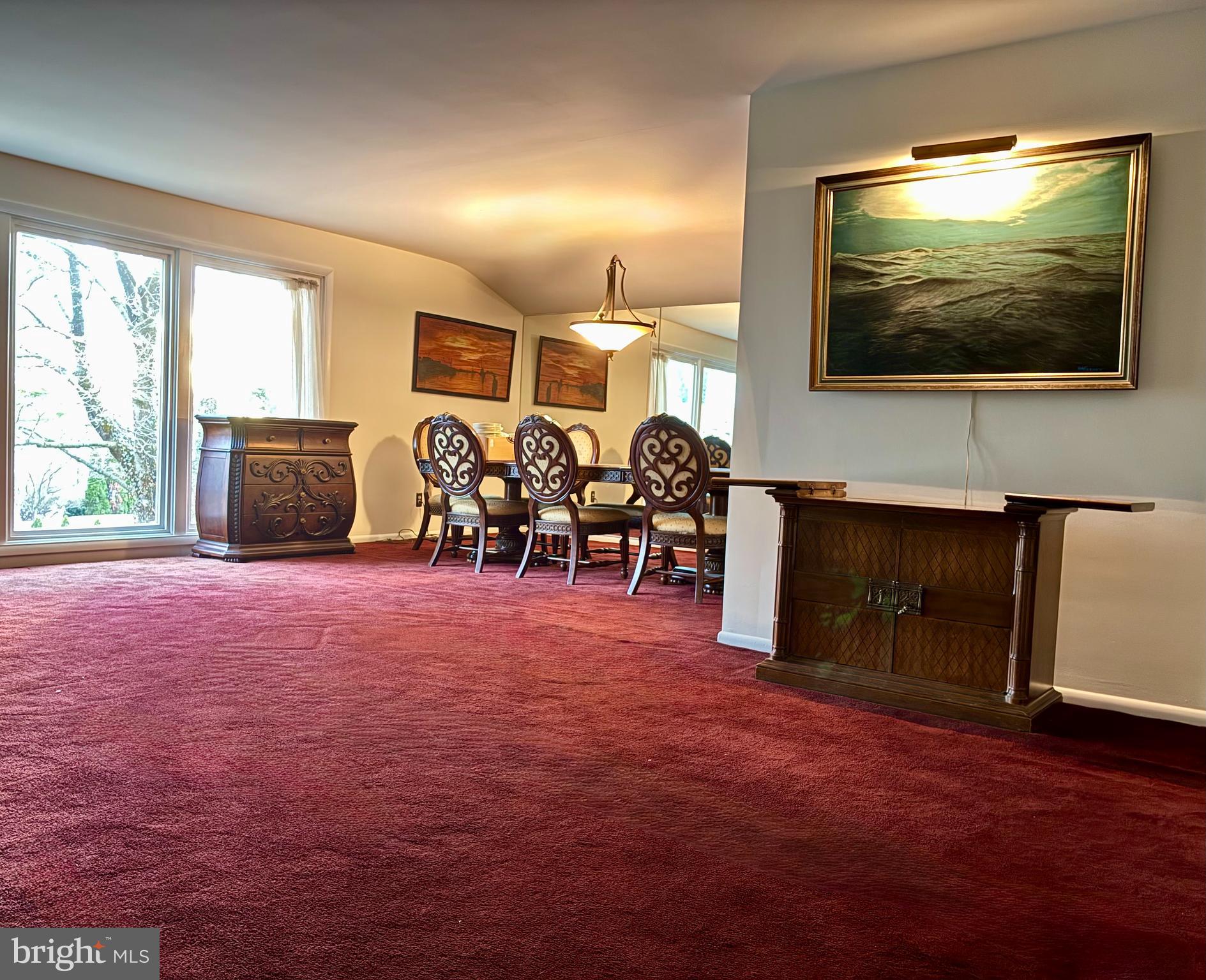 COUNTRY DOWNS - Residential