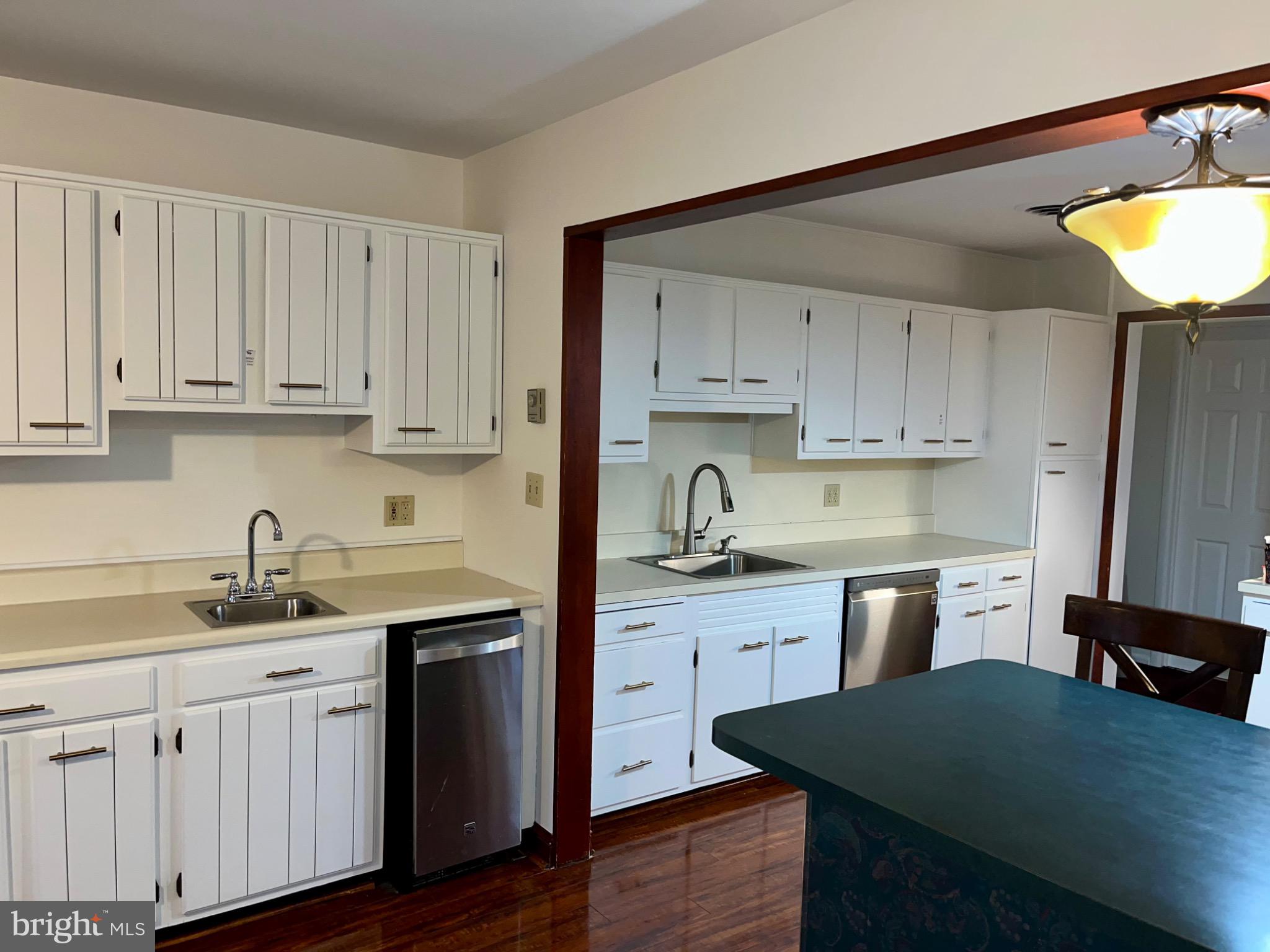 COUNTRY DOWNS - Residential