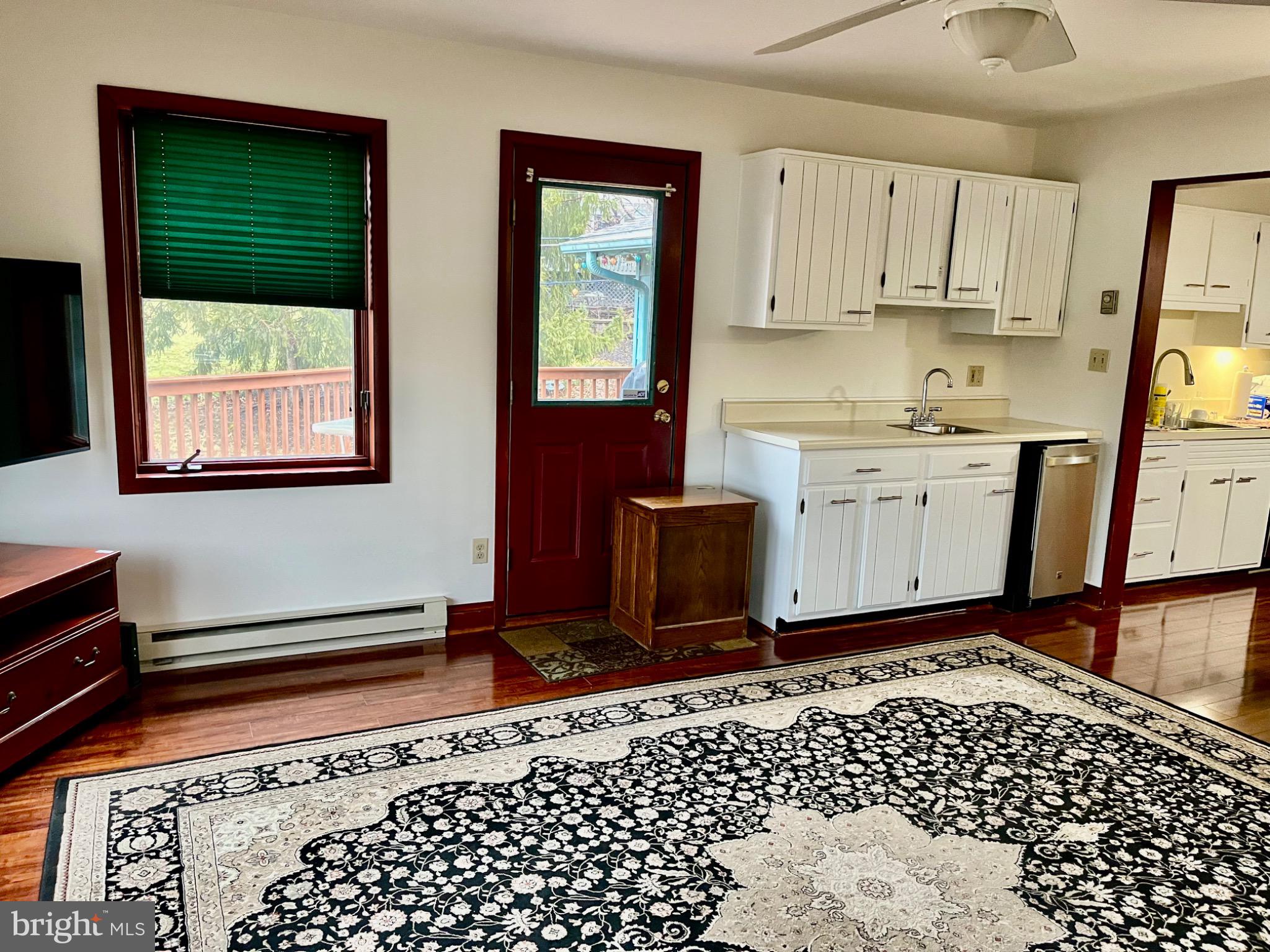 COUNTRY DOWNS - Residential