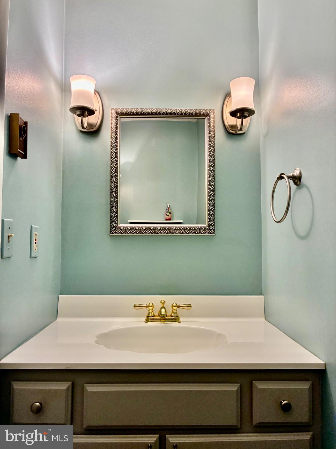 COUNTRY DOWNS - Residential