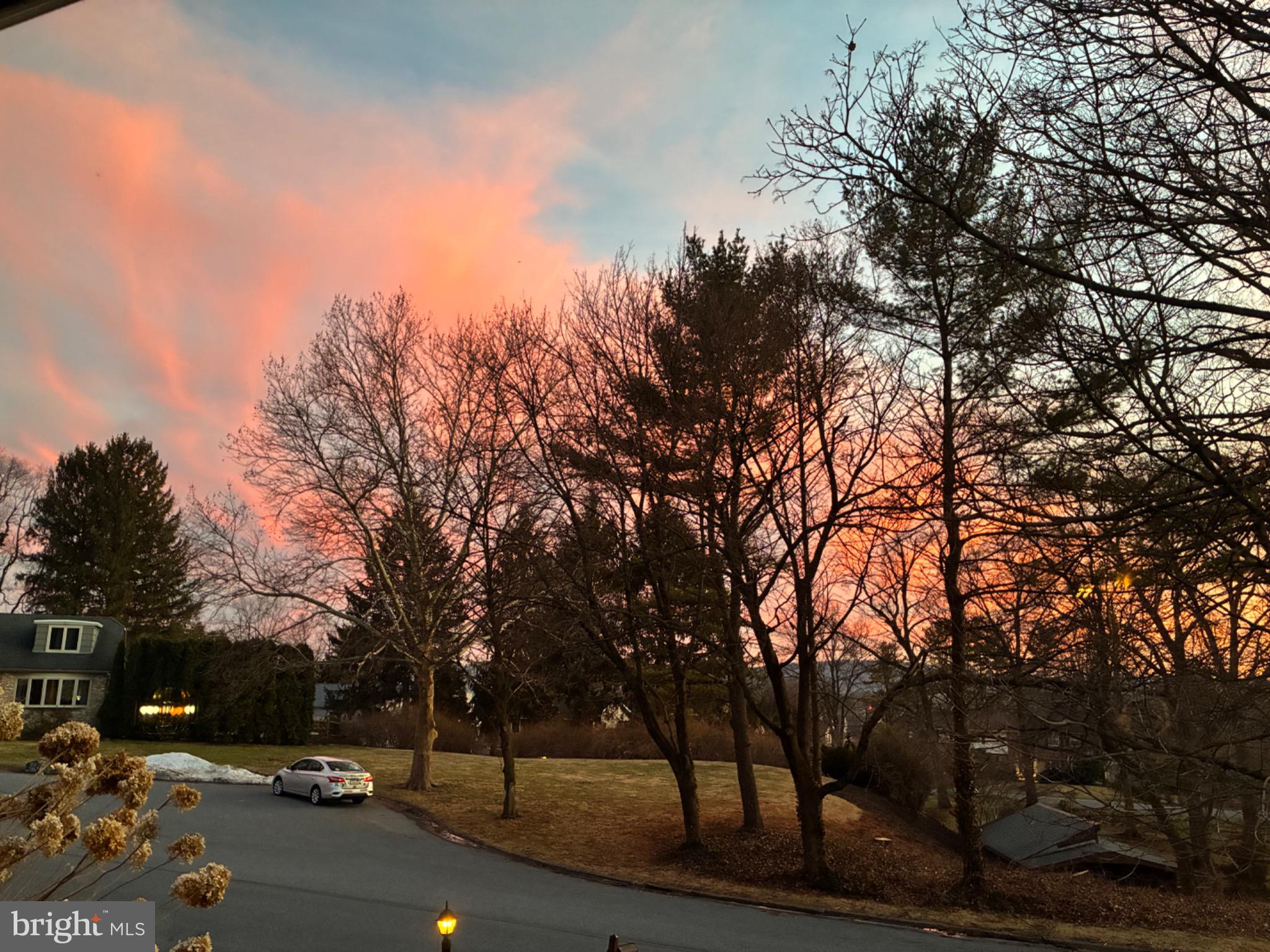 COUNTRY DOWNS - Residential