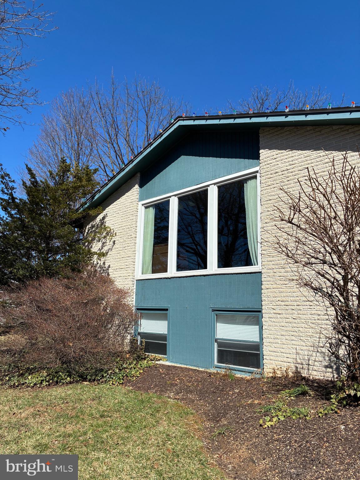 COUNTRY DOWNS - Residential