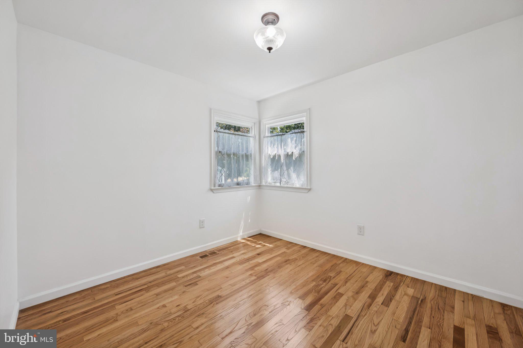 SILVER ROCK - Residential Lease