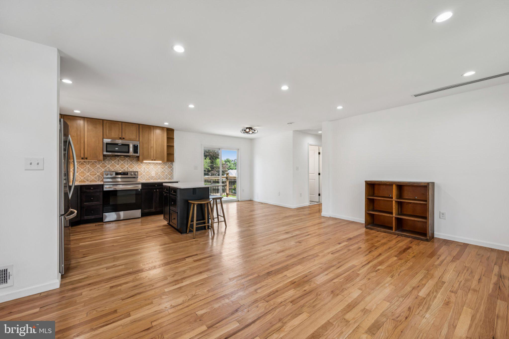 SILVER ROCK - Residential Lease