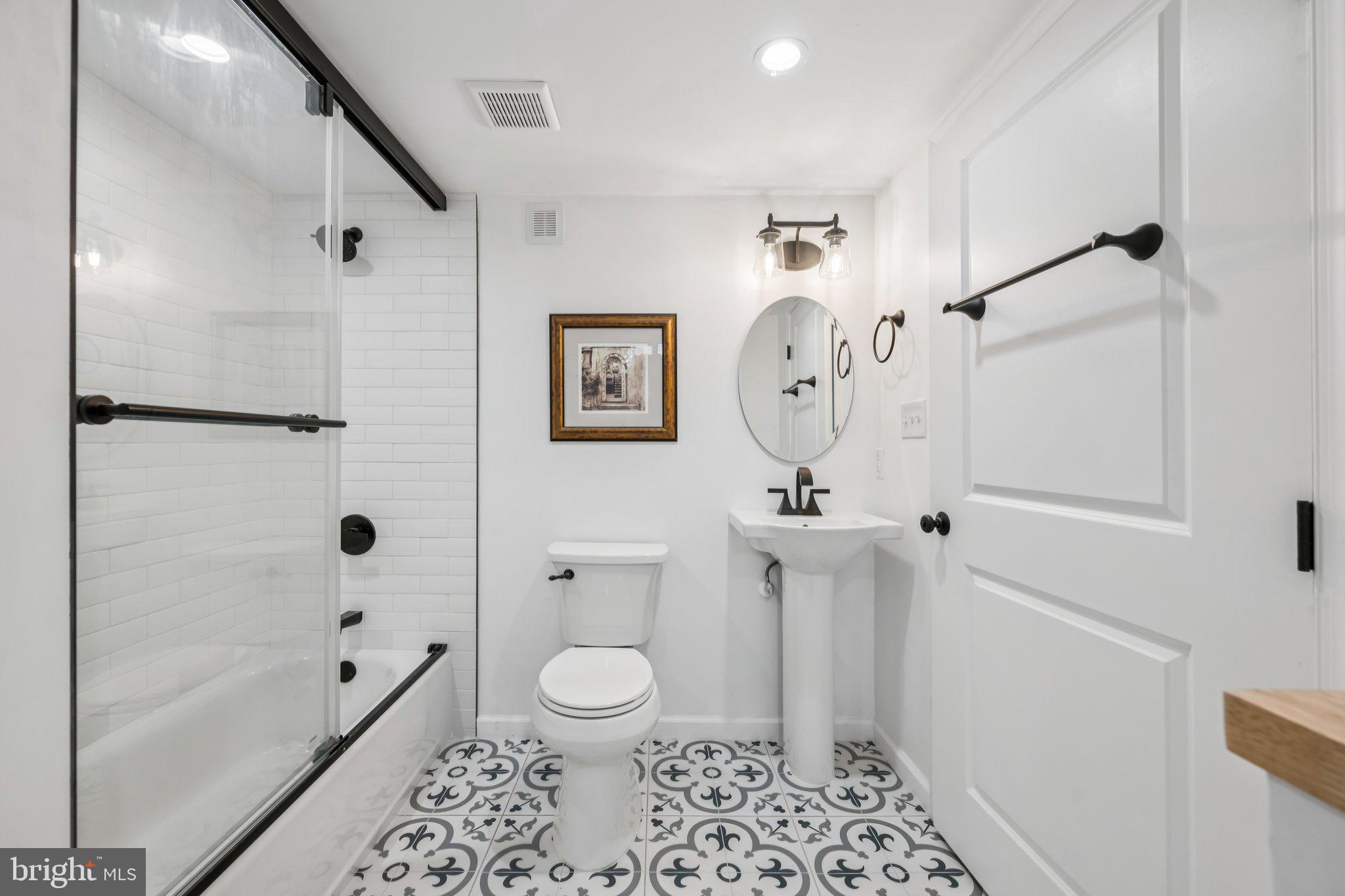 SILVER ROCK - Residential Lease