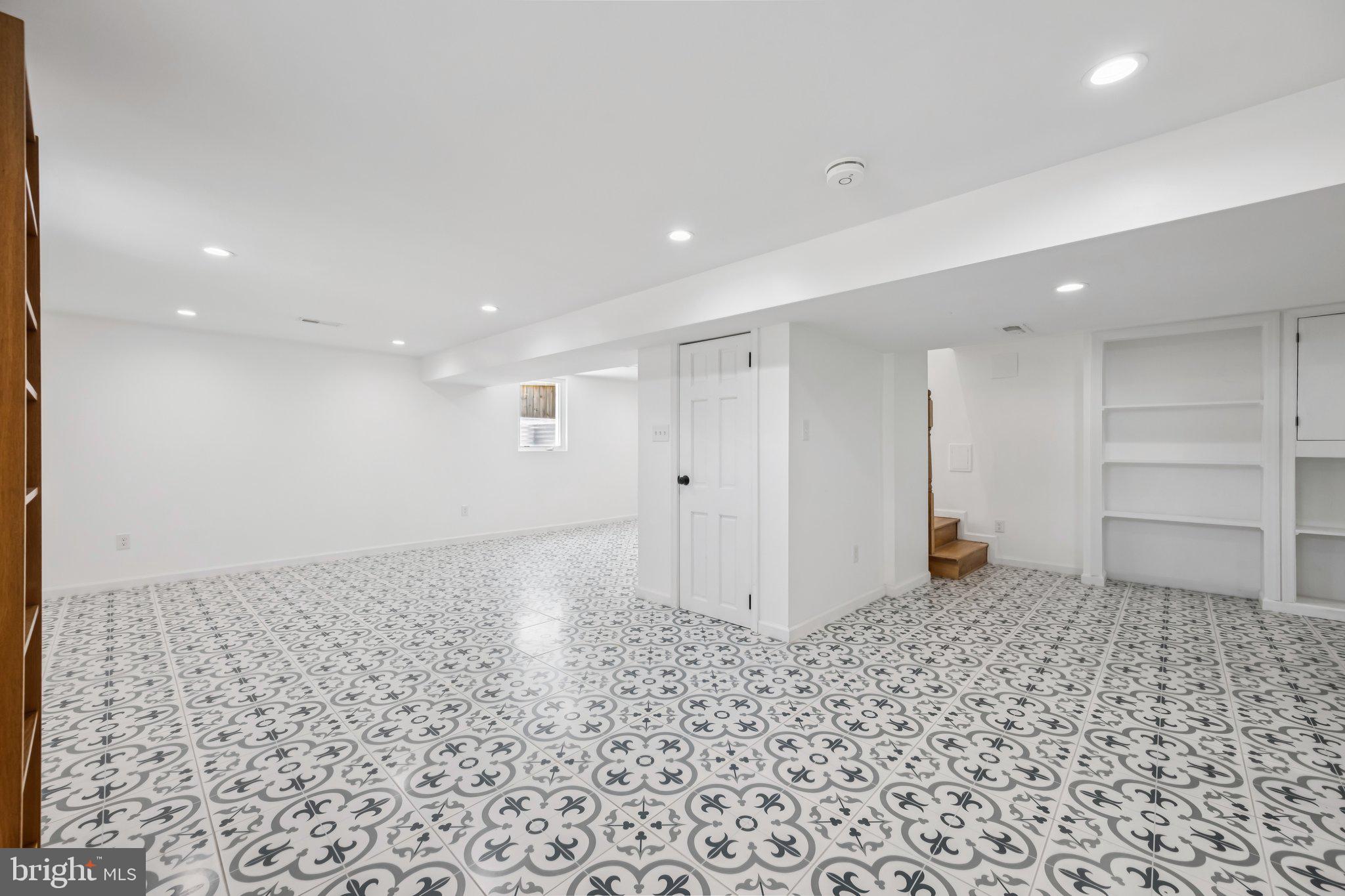 SILVER ROCK - Residential Lease