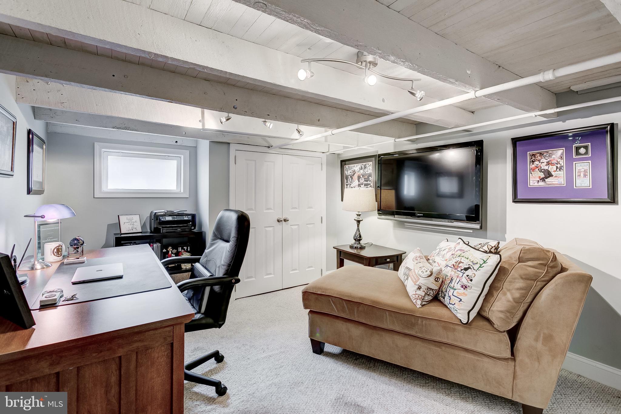 LOCUST POINT - Residential