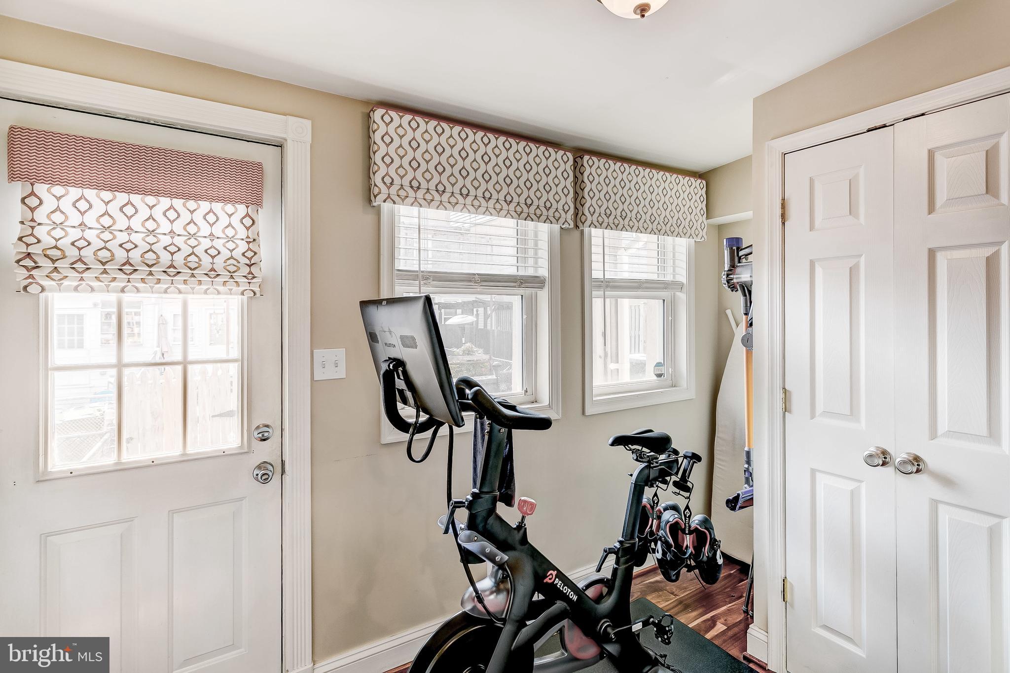 LOCUST POINT - Residential