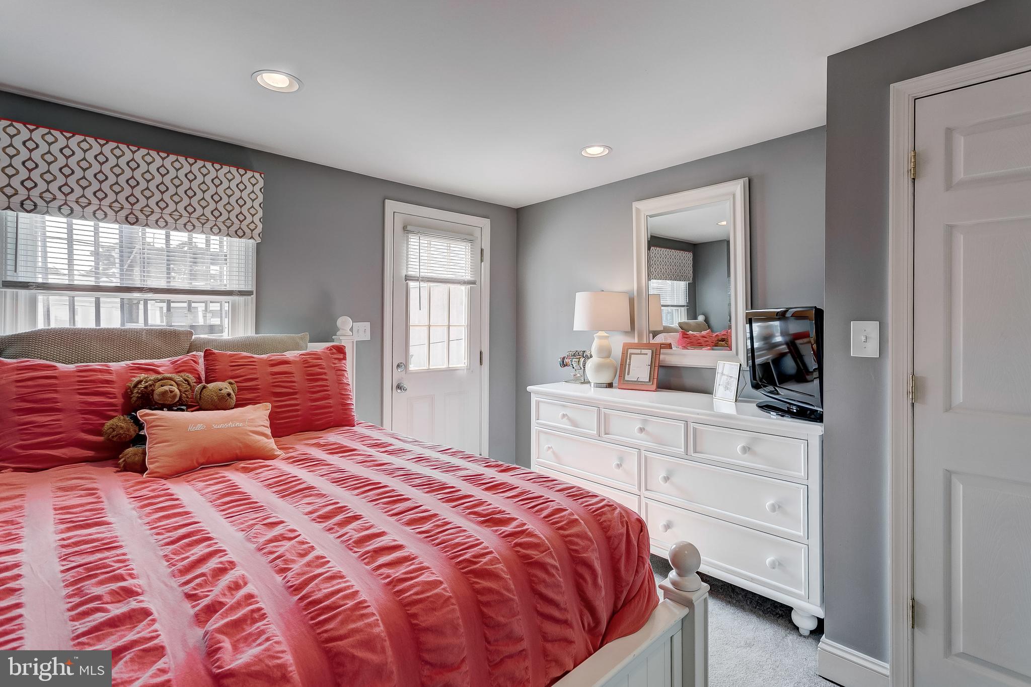 LOCUST POINT - Residential