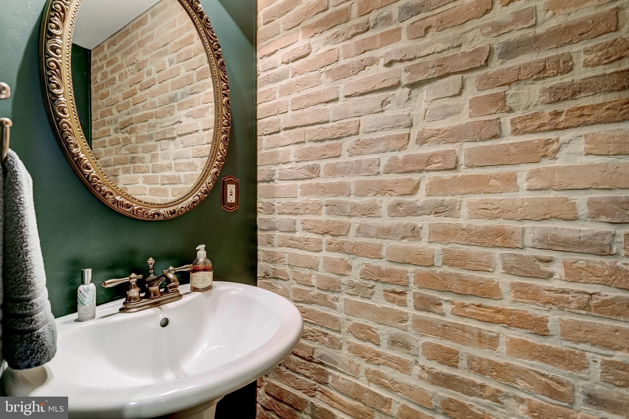 LOCUST POINT - Residential