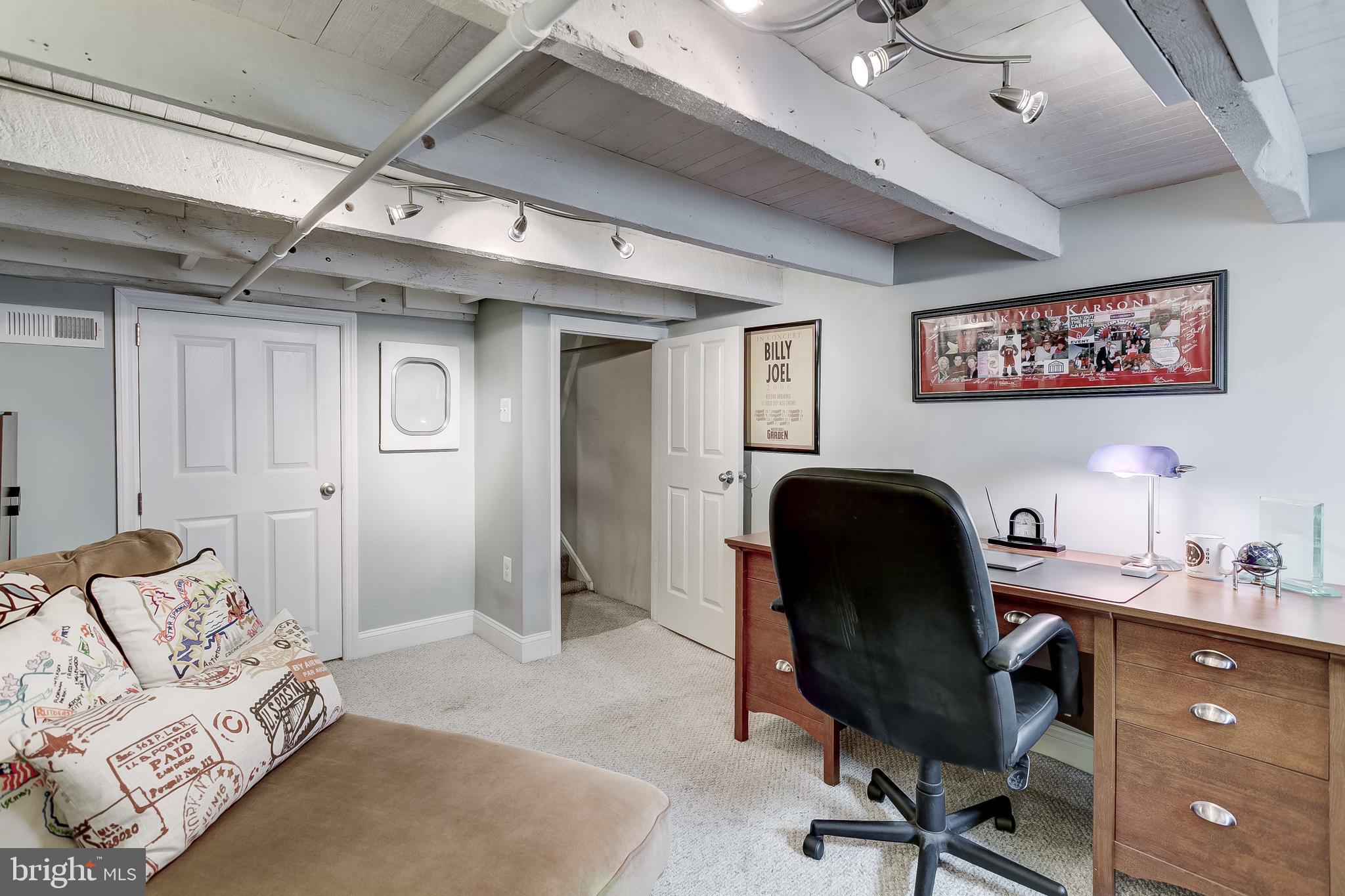 LOCUST POINT - Residential