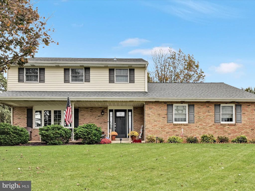 Photo of 618 W 3rd Avenue, LITITZ, PA 17543 (MLS # PALA2078592)