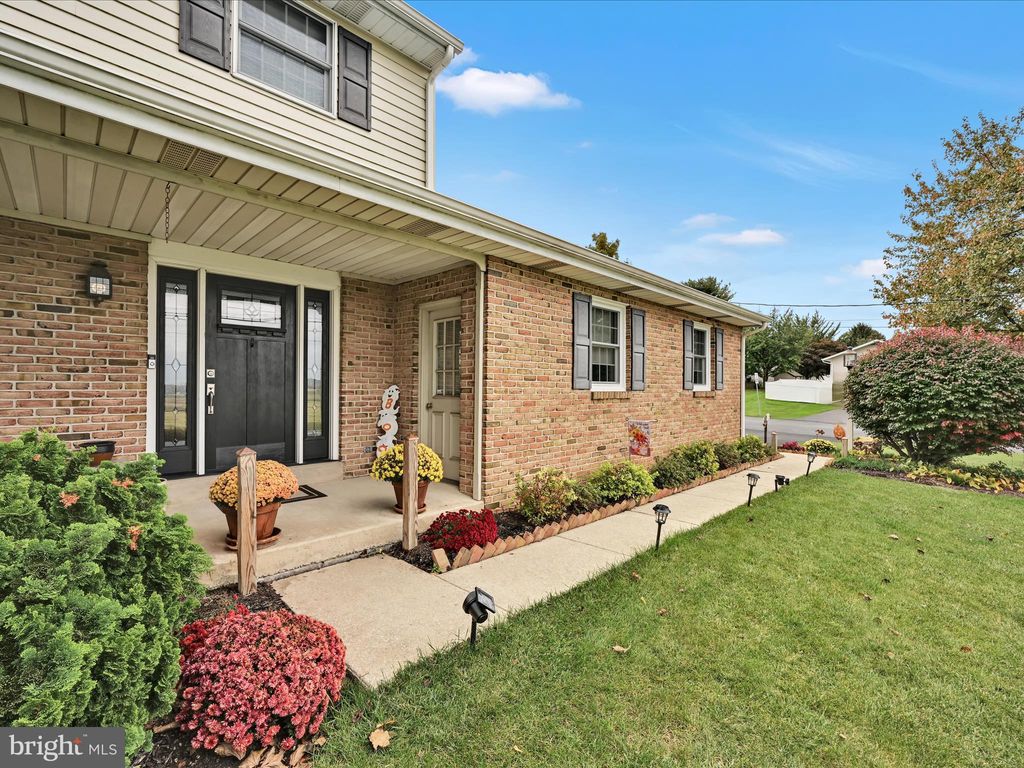 Photo of 618 W 3rd Avenue, LITITZ, PA 17543 (MLS # PALA2078592)