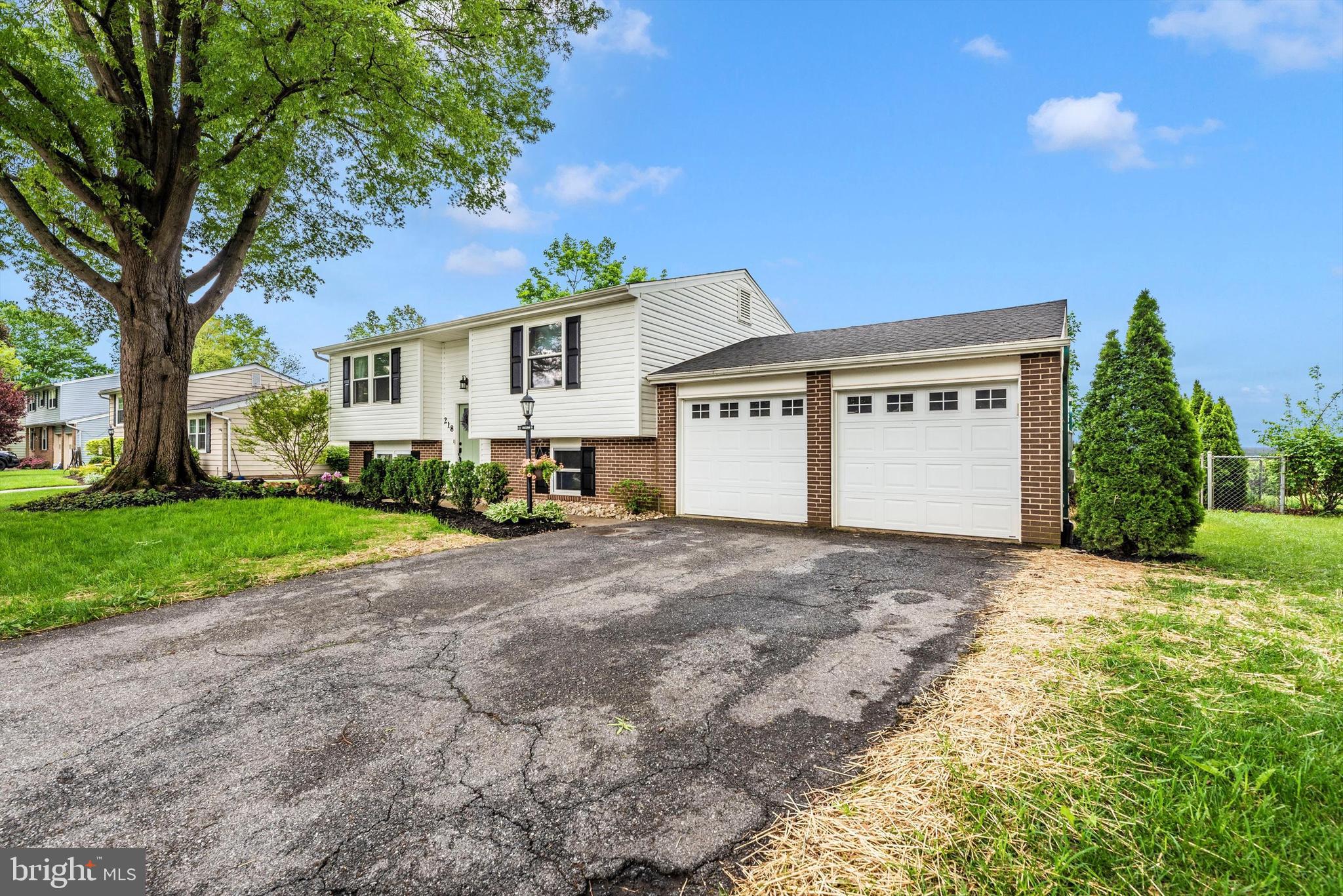 GLADE TOWN - Residential